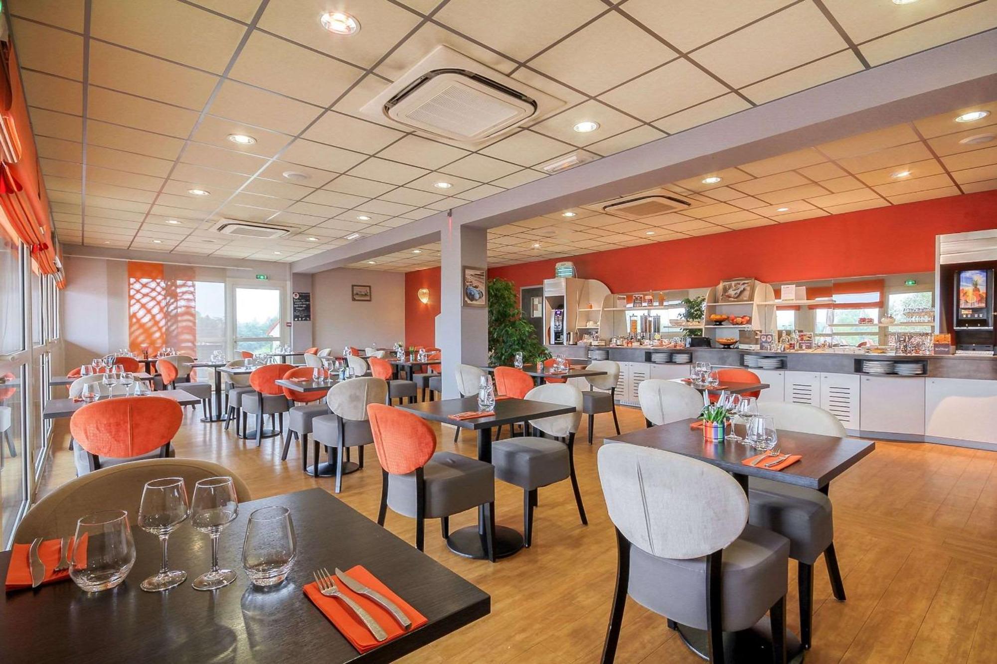 Brit Hotel Les Evens แซงต์-ซาตูร์แนง ภายนอก รูปภาพ