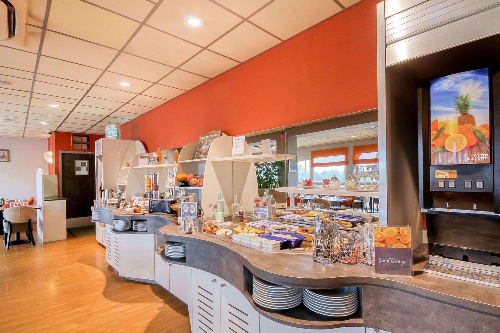 Brit Hotel Les Evens แซงต์-ซาตูร์แนง ภายนอก รูปภาพ