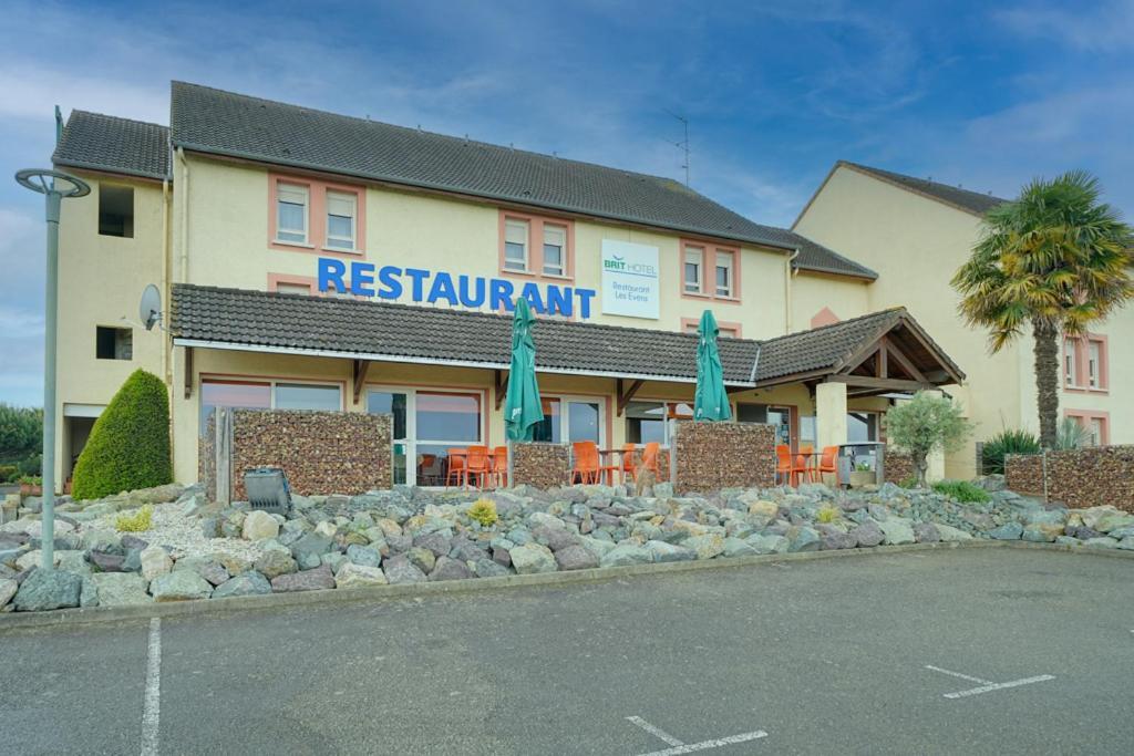Brit Hotel Les Evens แซงต์-ซาตูร์แนง ภายนอก รูปภาพ