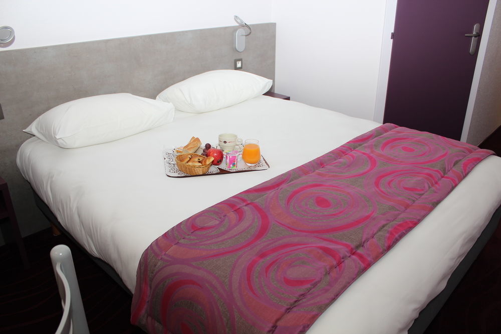 Brit Hotel Les Evens แซงต์-ซาตูร์แนง ภายนอก รูปภาพ