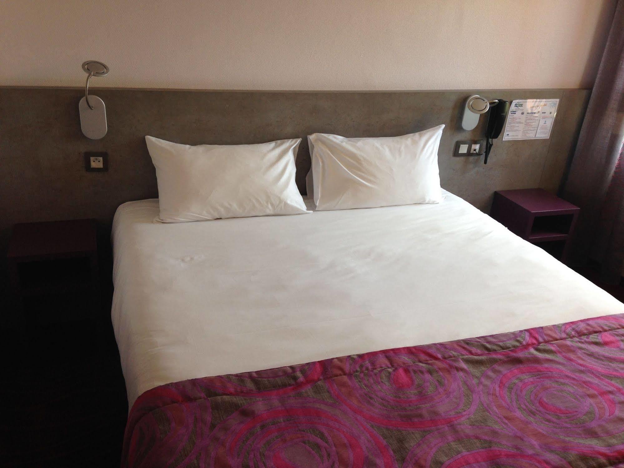 Brit Hotel Les Evens แซงต์-ซาตูร์แนง ภายนอก รูปภาพ