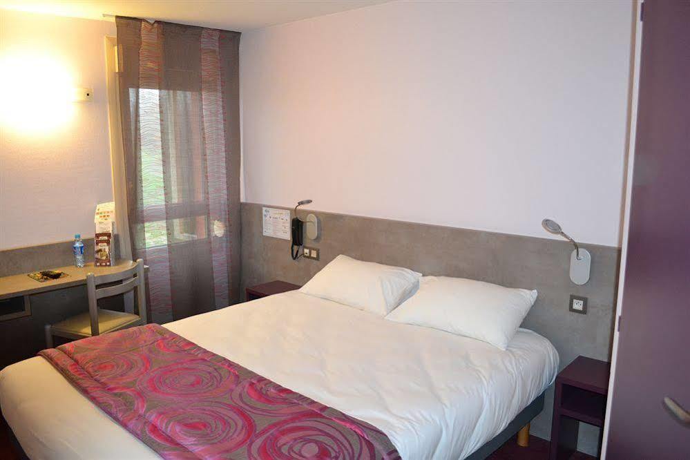 Brit Hotel Les Evens แซงต์-ซาตูร์แนง ภายนอก รูปภาพ